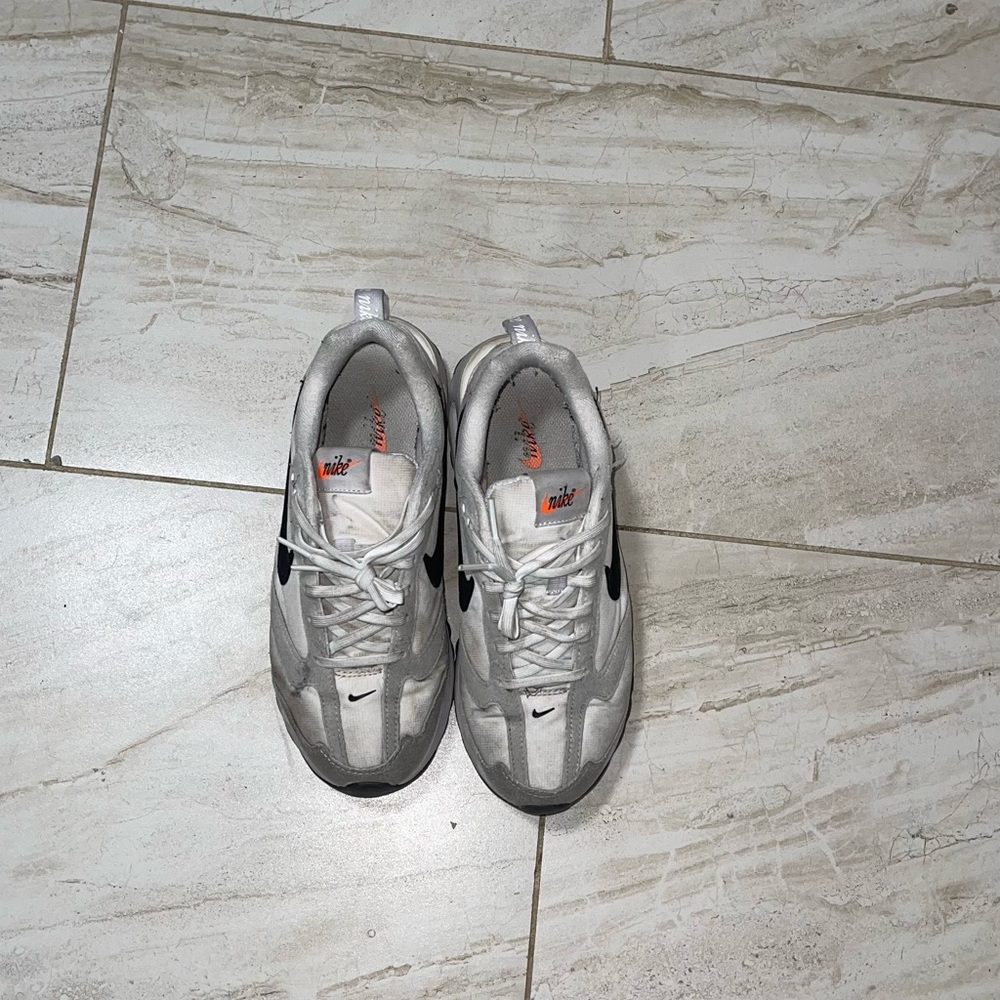 NIKE AIR MAX DAWN CASUAL SHOES in White & Orange - Size 7.5 US 38.5 EUR